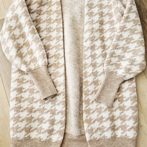 H&M Tan Houndstooth Cardigan